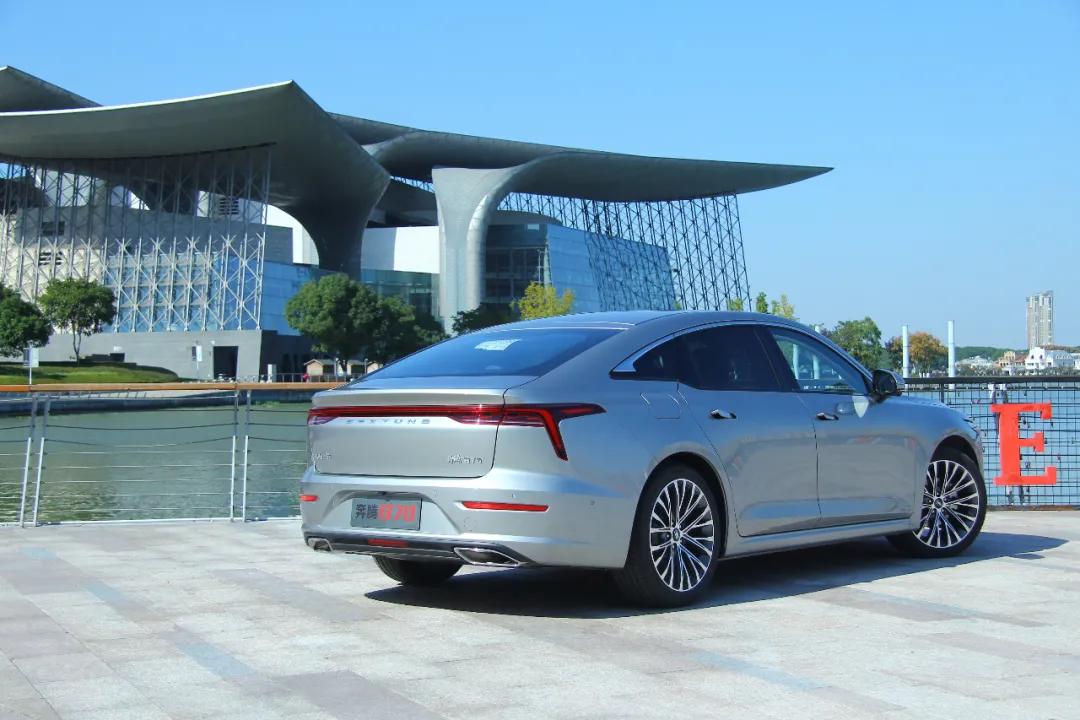 奔腾b70新款2023落地多少钱(全款落地10.2万左右)