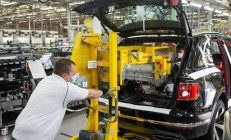 英国1月汽车产量劲增21%