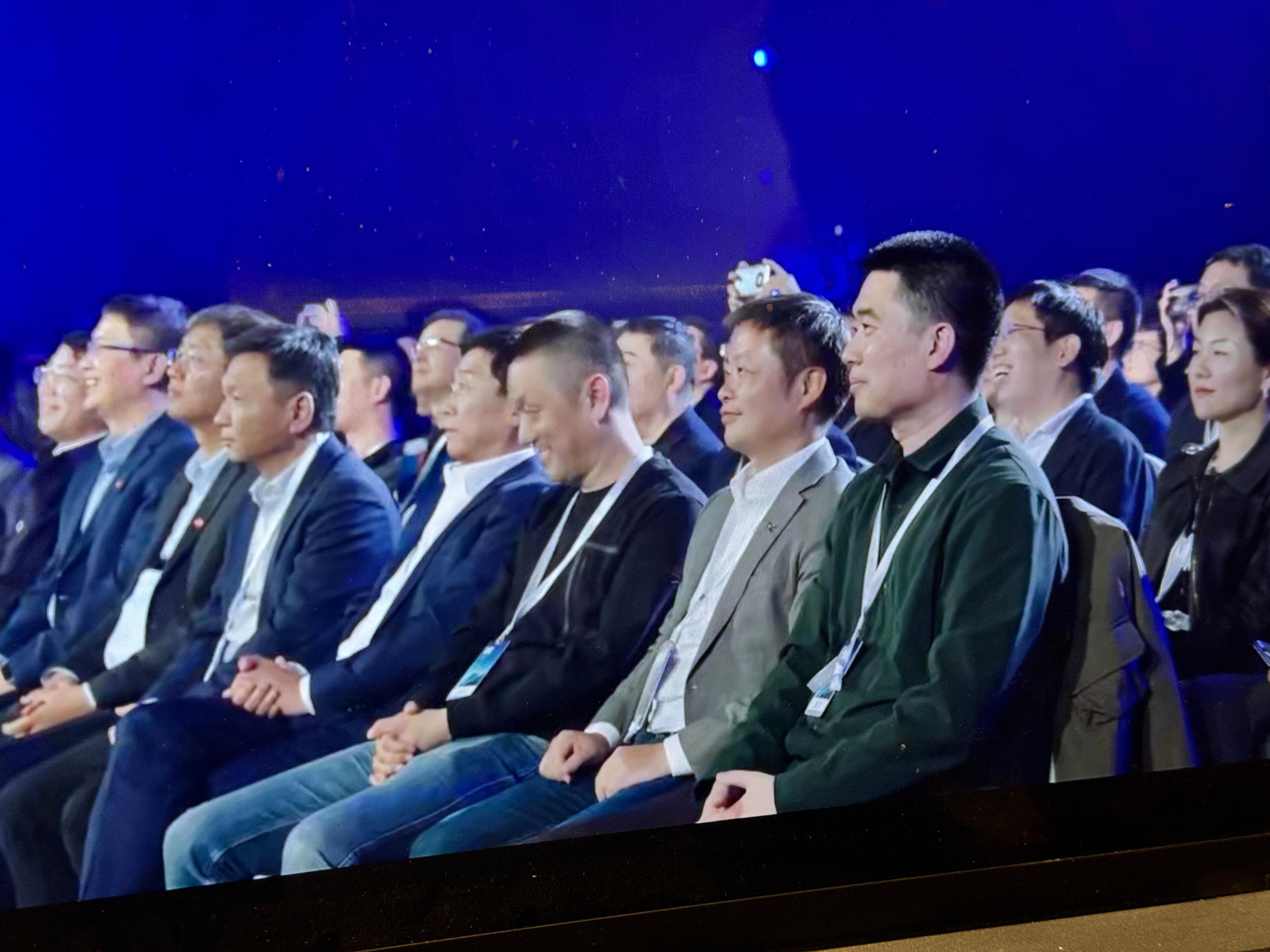 上周销量公布：“小理小”成定局？小米单挑特斯拉！